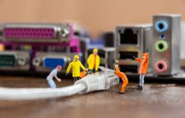 miniature-engineer-worker-plug-lan-cable-computer-min